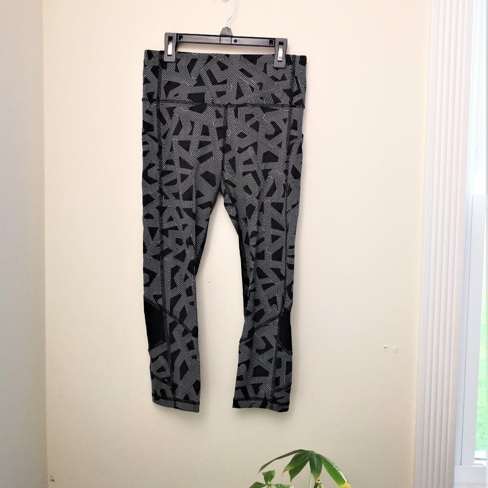 lululemon High-Rise Crop 21" Black And White Size 6